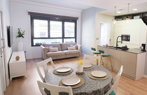 Nou Moles Apartment | Luxurious home near the Old Town.