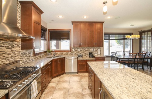 Red Deer House | Luxurious home to relax at with family and friends