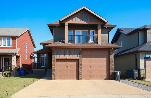Red Deer House | Luxurious home to relax at with family and friends