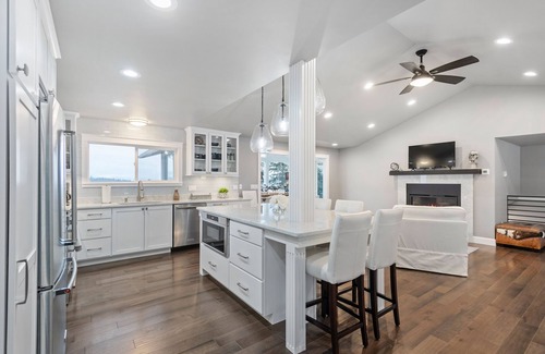 East Hope House | Luxurious home w/deck & lake views - close to golf, the lake, and skiing