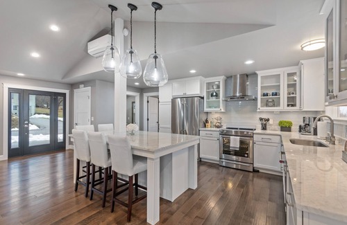 East Hope House | Luxurious home w/deck & lake views - close to golf, the lake, and skiing