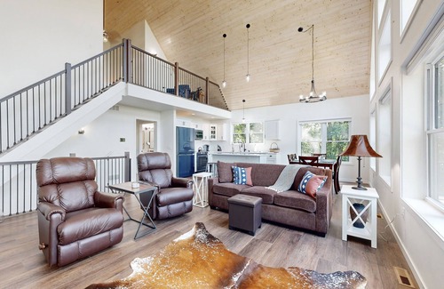 Eastman House | Luxurious home with hot tub, electric fireplace, and stunning views