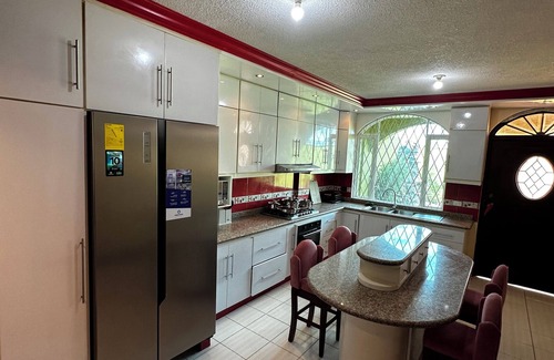 Tumbaco House | Luxurious house near the airport - Tumbaco center