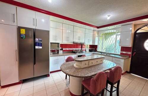 Tumbaco House | Luxurious house near the airport - Tumbaco center