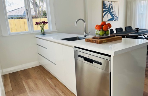 Saint Kilda House | Luxurious House Next to St Clair Beach