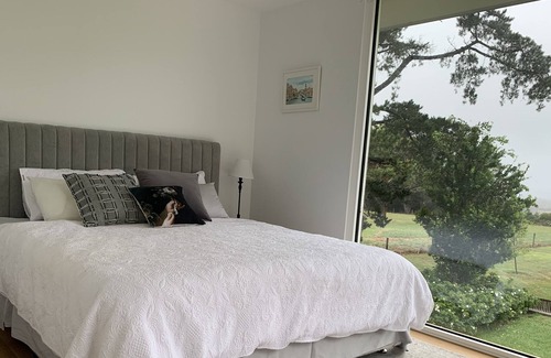 Shoreham House | Luxurious house, tennis court, pool, panoramic views, ocean views walk to beach