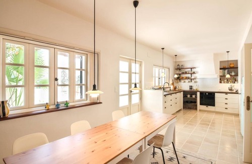Albunuelas Cottage | Luxurious house with pool, views, and parking.