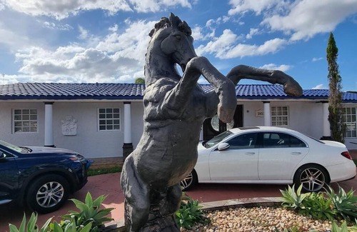 Miami Gardens House | Luxurious House With Bautiful Pool HEATER INCLUID