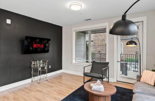 Charlotte Apartment | Luxurious King 3BR Suite in Waverly Charlotte!