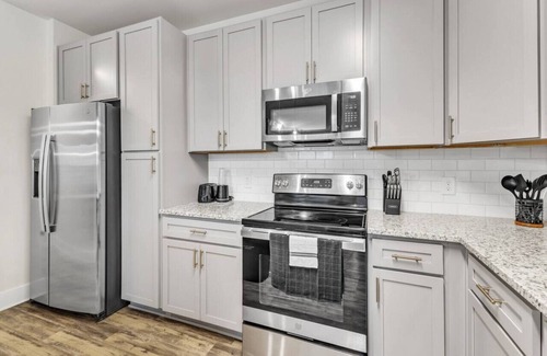 Hayes Apartment | Luxurious King 3BR Suite—Mins to Downtown Durham!
