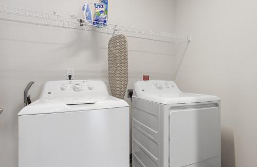 North Raleigh Apartment | Luxurious King 3BR Suite in North Raleigh!