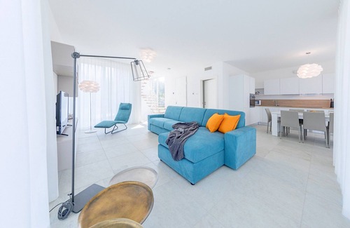 Manerba del Garda Villa | Luxurious Lake Garda Villa | I Tesori di Minerva - Villa D | 3 Bedrooms |.