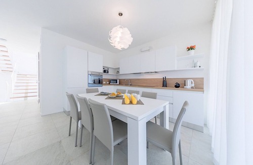 Manerba del Garda Villa | Luxurious Lake Garda Villa | I Tesori di Minerva - Villa D | 3 Bedrooms |.