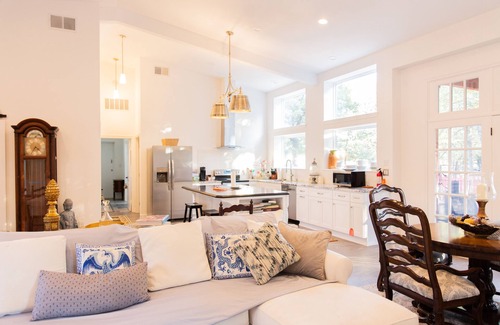 Quinlan House | Luxurious Lakefront Property