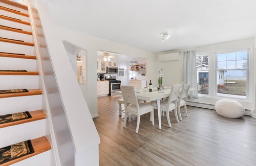 Youngstown House | Luxurious Lakefront Home- Niagara