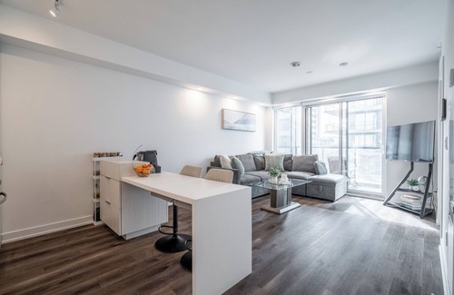 Burlington Condo | Luxurious Lakeview Condo in Burlington