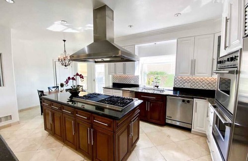 Playa Del Rey House | Luxurious Large Home - 5 min from beach w/free parking
