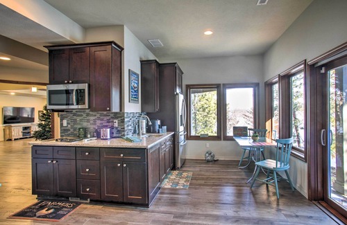 Liberty Lake House | Luxurious Liberty Lake Hideaway w/Hot Tub!