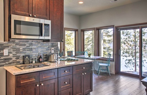 Liberty Lake House | Luxurious Liberty Lake Hideaway w/Hot Tub!