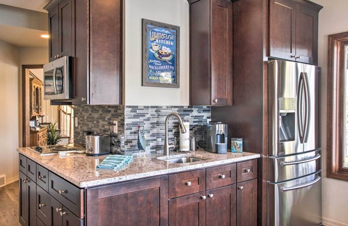 Liberty Lake House | Luxurious Liberty Lake Hideaway w/Hot Tub!