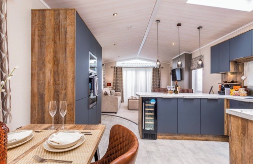 Inverurie Ski Chalet | Luxurious Lodge, perfect for couples or familes, sleeping four people.