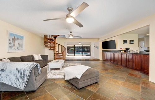 Kona Palisades House | Luxurious Makai Villa with Pool and Ocean Views
