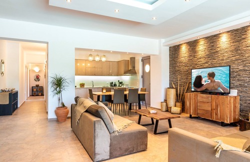Afandou Villa | Luxurious Μodern Beachfront Villa with Private Swimming Pool ideal for Family