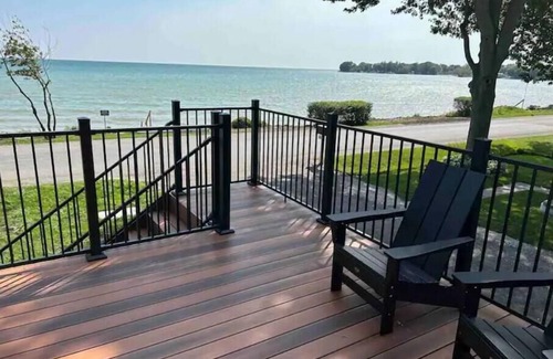 Hamilton House | Luxurious modern 4 season cottage on Lake Erie with hot tub