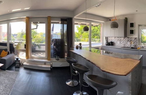 Region Hannover District Apartment | Luxurious, modern loft with jacuzzi, kitchen & air conditioning