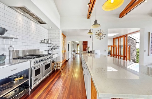 Booroobin House | Luxurious Mountain Retreat near Maleny