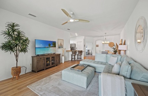 Port Charlotte House | Luxurious new villa with water view in Gated Community free wifi