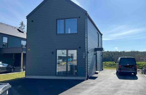 Sigtuna Villa | Luxurious newly built villa with patio and private parking
