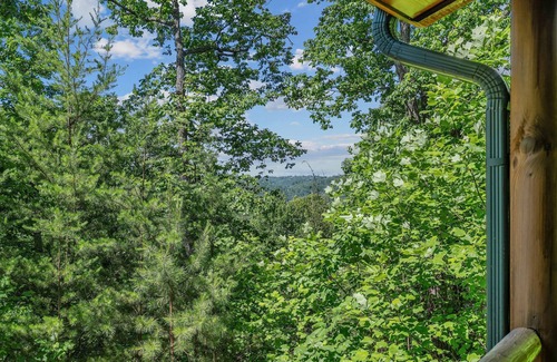 Gatlinburg - Pigeon Forge Cabin | Luxurious Nine Bears Home Minutes Away to Gatlinburg by Redawning