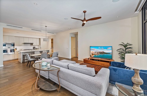 Ala Moana Condo | Luxurious Ocean & Sunset Views Condo at Park Lane w/Luxury Building Amenities