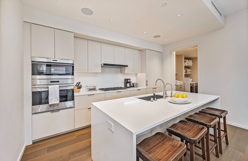 Ala Moana Condo | Luxurious Ocean & Sunset Views Condo at Park Lane w/Luxury Building Amenities