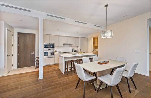 Ala Moana Condo | Luxurious Ocean & Sunset Views Condo at Park Lane w/Luxury Building Amenities