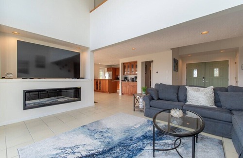 Point Judith House | Luxurious Oceanfront Beach Home!