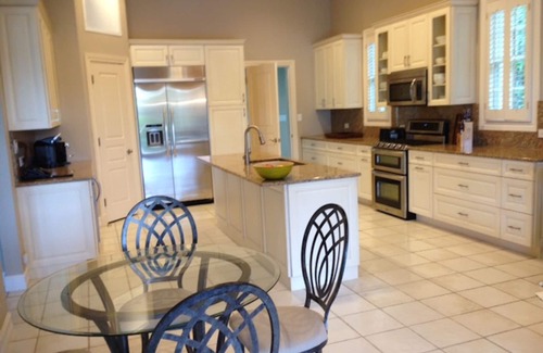 Nassau House | Luxurious 'Old Fort Bay' Large SINGLE LEVEL with 4 bedrooms each with an ensuite