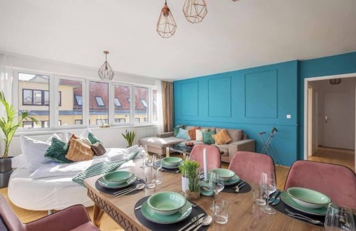 Meidling Apartment | Luxurious Penthouse Steps from Schönbrunn Palace