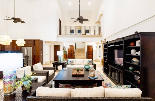 Palm Beach Estates House | Luxurious Private Home Sleeps 12 - Walking to Beach!