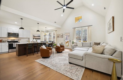 Graysville House | Luxurious Private Retreat: 3-Bedroom Haven