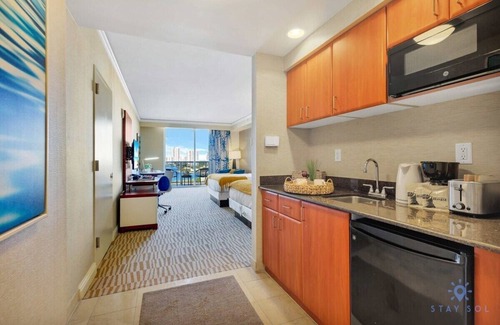 Sunny Isles Beach Condo | Luxurious Resort|Balcony Bay View|Amazing Pool