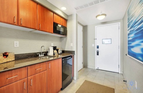 Sunny Isles Beach Condo | Luxurious Resort|Balcony Bay View|Amazing Pool