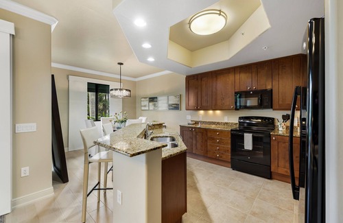 Royal Harbor Condo | Luxurious Resort Near 5th Ave & Beaches