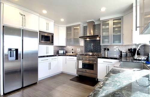 Vista House | Luxurious Resort Style 3BR + Office w/Stunning Ocean Views, Pool, Spa & Sauna
