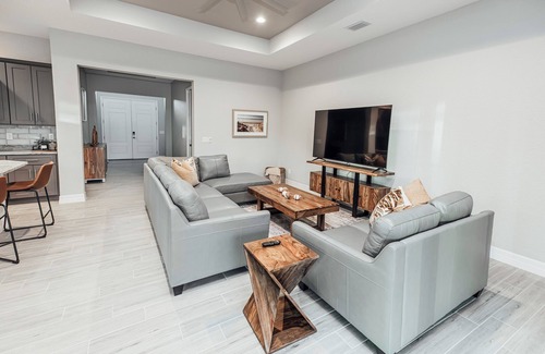 Long Meadow House | Luxurious Retreat 4BR/3.5 BA Heated pool/spa