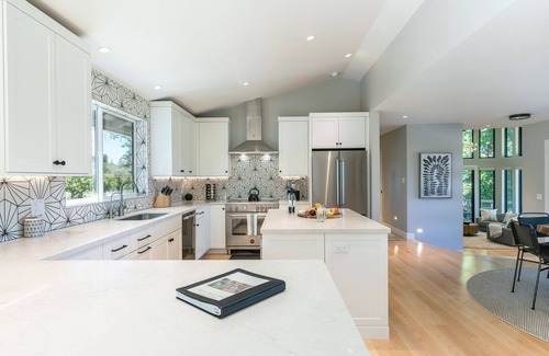 Graton House | Luxurious Retreat In The Vineyards Green Valley Oasis