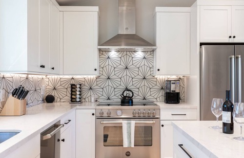Graton House | Luxurious Retreat In The Vineyards Green Valley Oasis