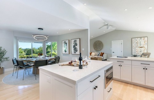 Graton House | Luxurious Retreat In The Vineyards Green Valley Oasis