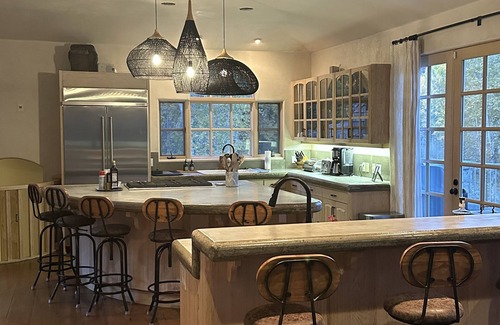 Hailey House | Luxurious Riverfront retreat- fishing, skiing, hiking, biking at your doorstep
